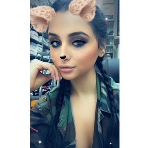 Meet your Posher, Adina